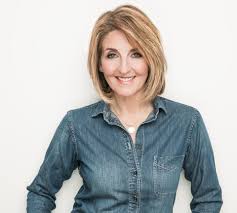 How tall is Kaye Adams?